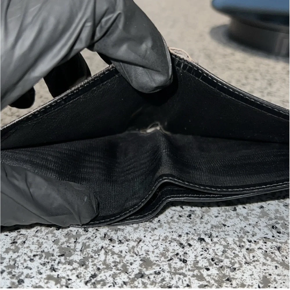 Gucci Wallet Purse Bifold Black  💯 % Authentic